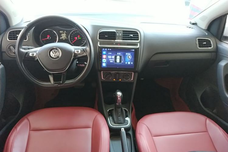 Used Volkswagen Polo 2016 1.6L Automatic Comfort Model Center Console