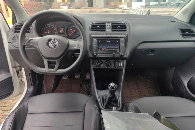 Used Volkswagen Polo 2016 1.4L Manual Fashion Model Center Console