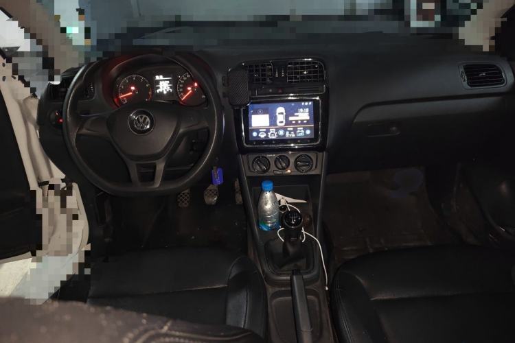 Used Volkswagen Polo 2016 1.4L Manual Fashion Model Center Console