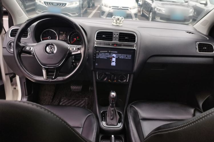 Used Volkswagen Polo 2016 1.6L Automatic Comfort Model Center Console