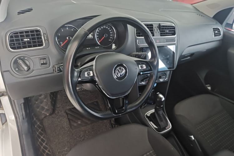 Used Volkswagen Polo 2016 1.6L Automatic Comfort Model Center Console