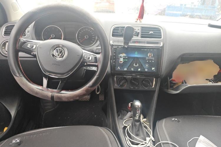 Used Volkswagen Polo 2016 1.6L Automatic Comfort Model Center Console