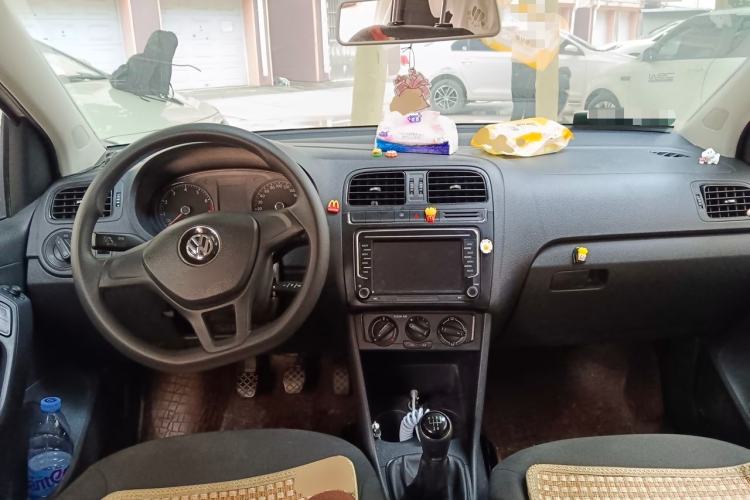 Used Volkswagen Polo 2016 1.4L Manual Fashion Model Center Console