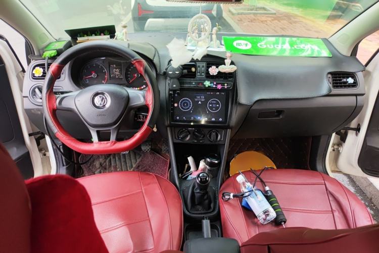 Used Volkswagen Polo 2016 1.4L Manual Fashion Model Center Console