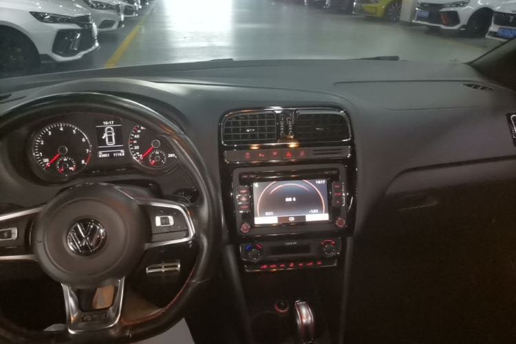 Used Volkswagen Polo 2016 1.4TSI GTI Center Console