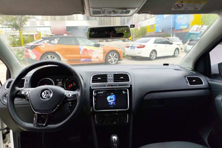 Used Volkswagen Polo 2016 1.6L Automatic Comfort Model Center Console
