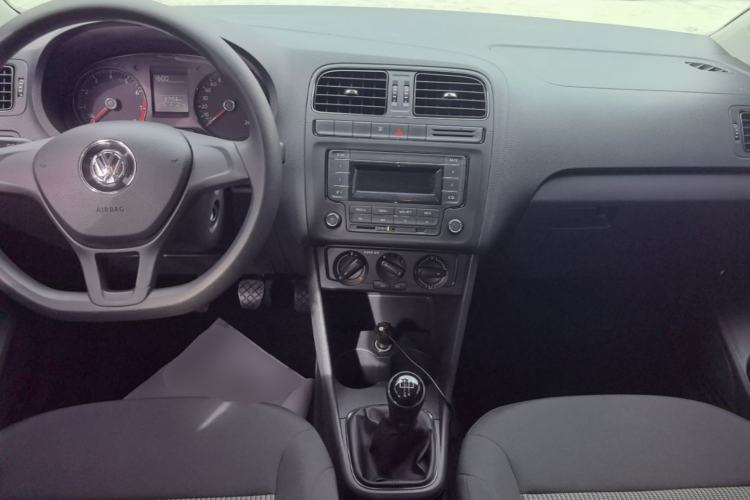 Used Volkswagen Polo 2016 1.4L Manual Fashion Model Center Console