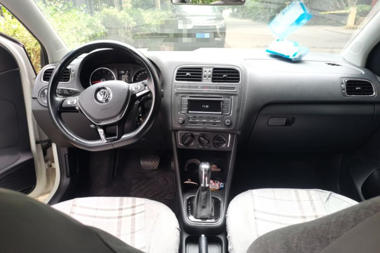 Used Volkswagen Polo 2016 1.6L Automatic Comfort Model Center Console
