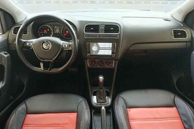 Used Volkswagen Polo 2016 1.6L Automatic Comfort Model Center Console