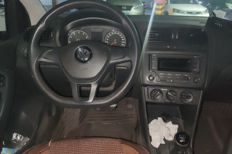 Used Volkswagen Polo 2016 1.4L Manual Fashion Model Center Console