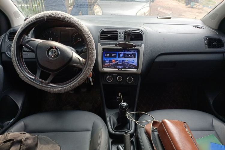 Used Volkswagen Polo 2016 1.4L Manual Fashion Model Center Console