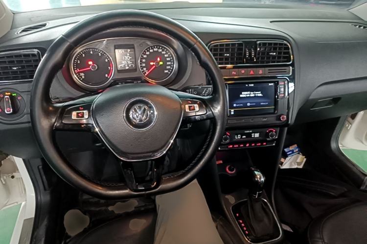 Used Volkswagen Polo 2016 1.6L Automatic Luxury Model Center Console