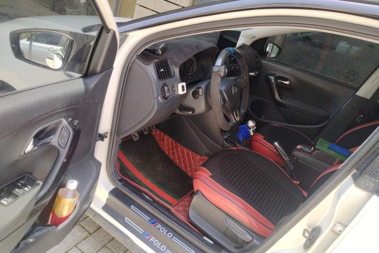 Used Volkswagen Polo 2016 1.4L Manual Fashion Model Driver Seat