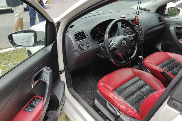 Used Volkswagen Polo 2016 1.6L Automatic Comfort Model Driver Seat