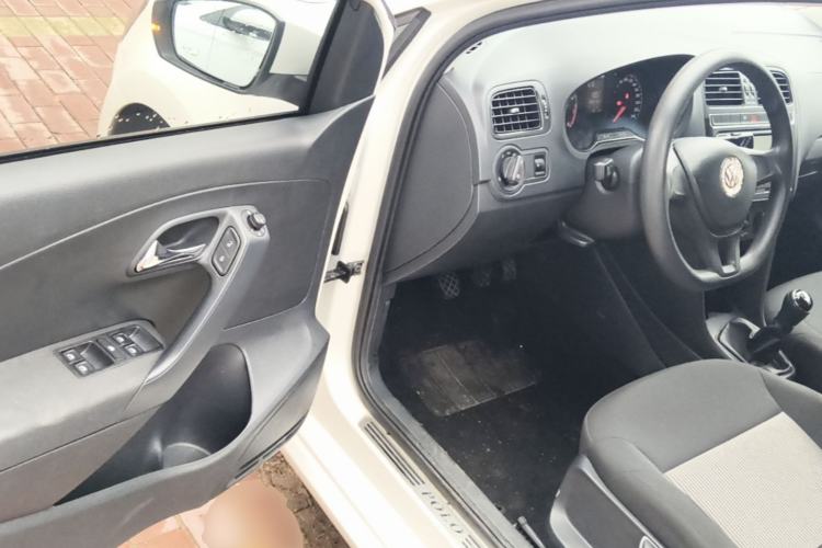 Used Volkswagen Polo 2016 1.4L Manual Fashion Model Driver Seat