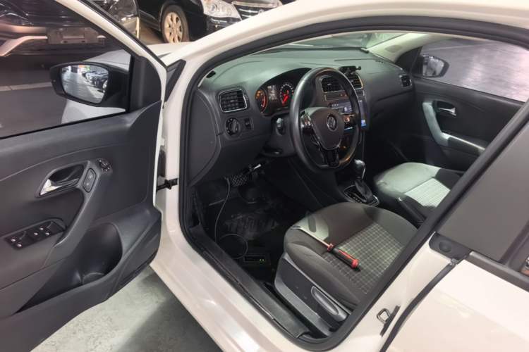 Used Volkswagen Polo 2016 1.6L Automatic Comfort Model Driver Seat