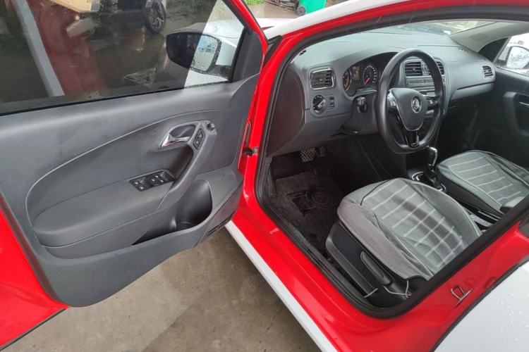 Used Volkswagen Polo 2016 1.6L Automatic Comfort Model Driver Seat