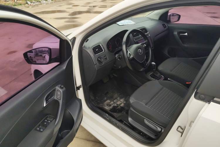 Used Volkswagen Polo 2016 1.6L Automatic Comfort Model Driver Seat