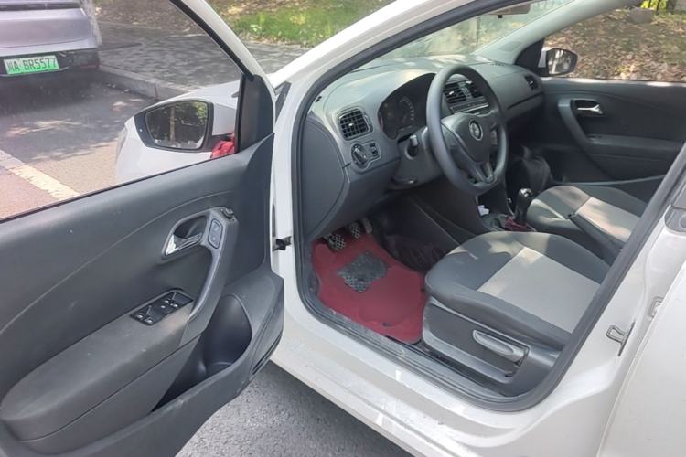 Used Volkswagen Polo 2016 1.4L Manual Fashion Model Driver Seat