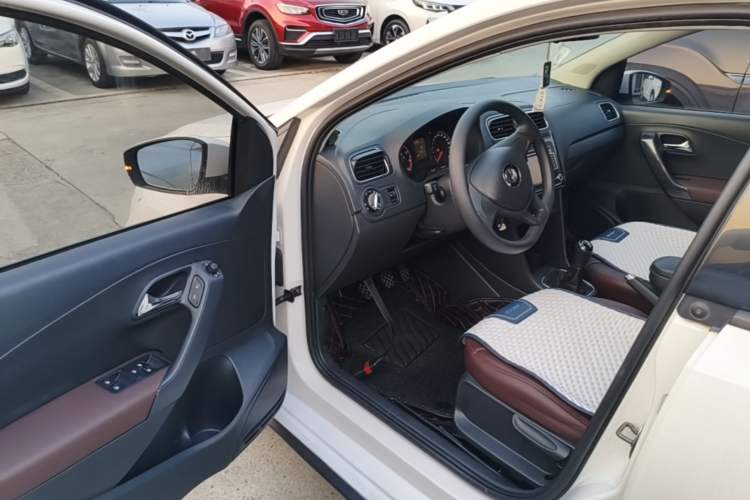 Used Volkswagen Polo 2016 1.4L Manual Fashion Model Driver Seat