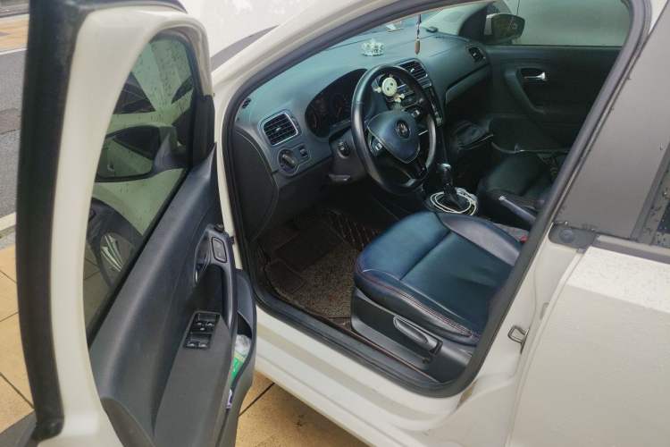 Used Volkswagen Polo 2016 1.6L Automatic Comfort Model Driver Seat