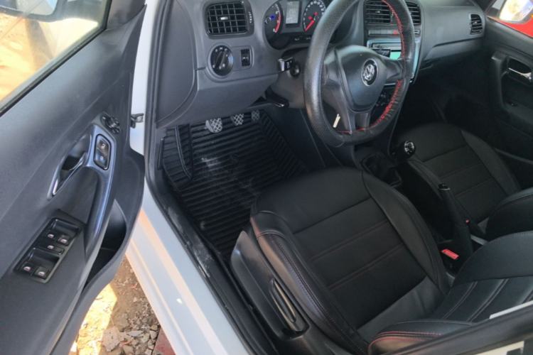 Used Volkswagen Polo 2016 1.4L Manual Fashion Model Driver Seat