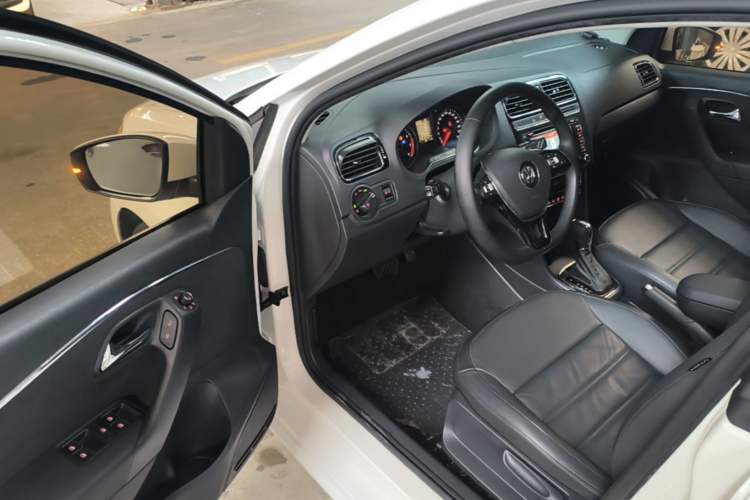 Used Volkswagen Polo 2016 1.6L Automatic Luxury Model Driver Seat