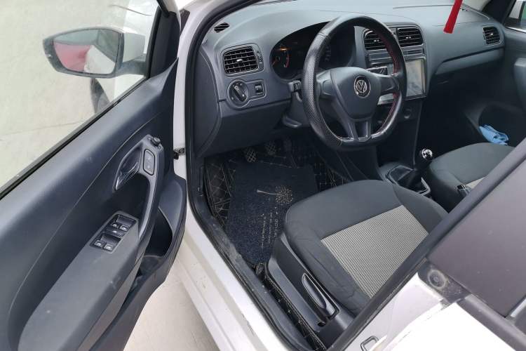 Used Volkswagen Polo 2016 1.4L Manual Fashion Model Driver Seat