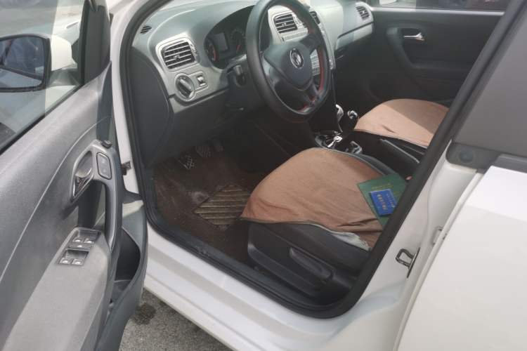 Used Volkswagen Polo 2016 1.4L Manual Fashion Model Driver Seat