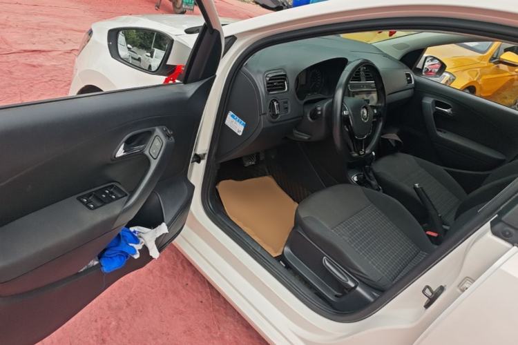 Used Volkswagen Polo 2016 1.6L Automatic Comfort Model Driver Seat