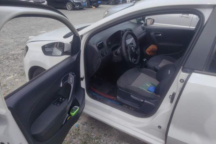 Used Volkswagen Polo 2016 1.4L Manual Fashion Model Driver Seat