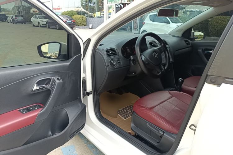 Used Volkswagen Polo 2016 1.4L Manual Fashion Model Driver Seat