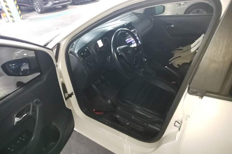 Used Volkswagen Polo 2016 1.6L Automatic Comfort Model Driver Seat