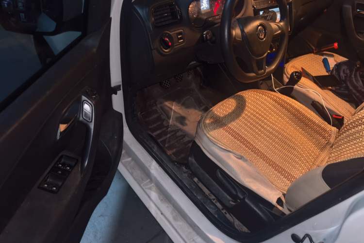 Used Volkswagen Polo 2016 1.4L Manual Fashion Model Driver Seat