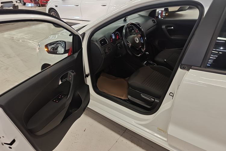 Used Volkswagen Polo 2016 1.6L Automatic Comfort Model Driver Seat