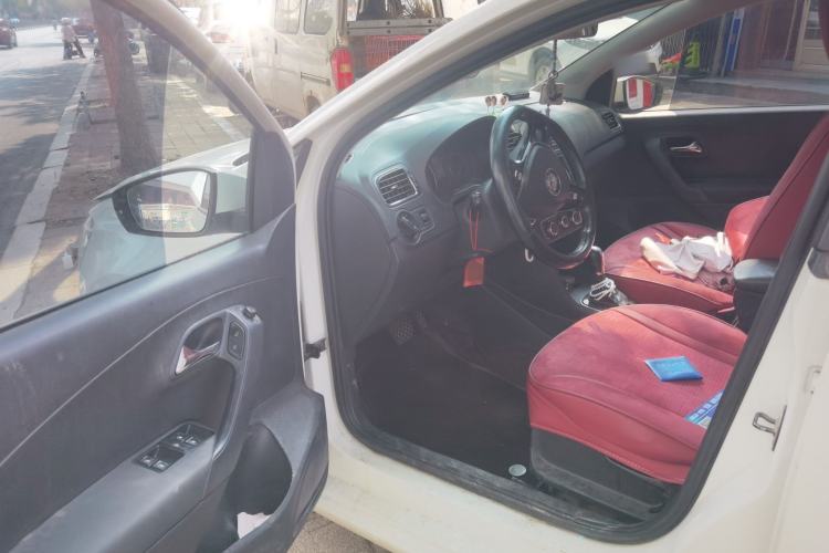 Used Volkswagen Polo 2016 1.6L Automatic Comfort Model Driver Seat