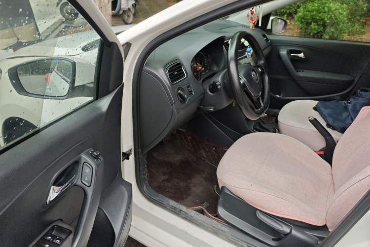 Used Volkswagen Polo 2016 1.6L Automatic Comfort Model Driver Seat