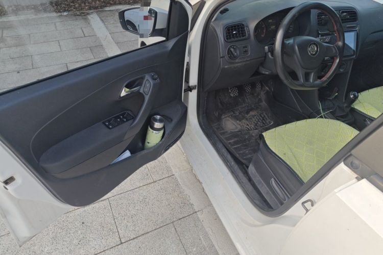Used Volkswagen Polo 2016 1.4L Manual Fashion Model Driver Seat