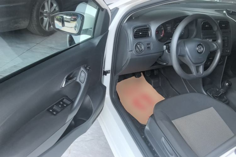 Used Volkswagen Polo 2016 1.4L Manual Fashion Model Driver Seat