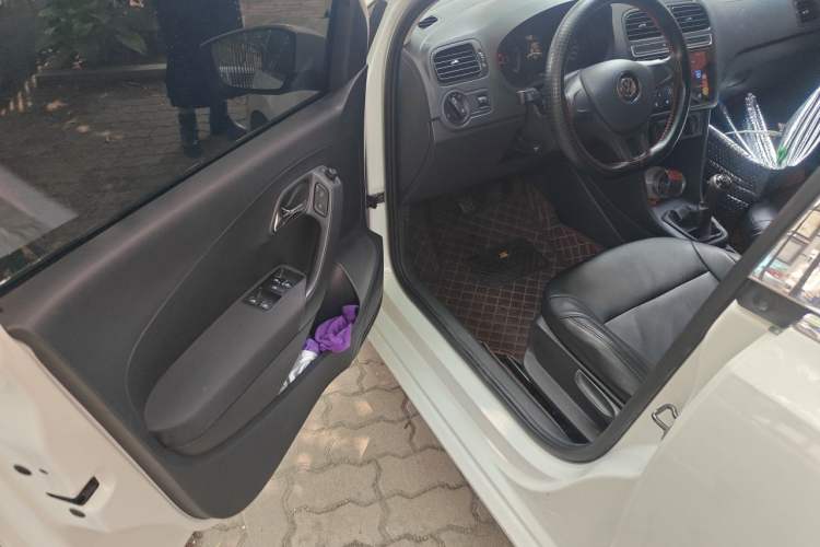 Used Volkswagen Polo 2016 1.4L Manual Fashion Model Driver Seat