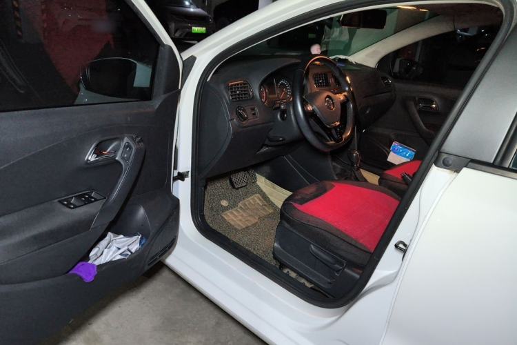 Used Volkswagen Polo 2016 1.6L Automatic Comfort Model Driver Seat