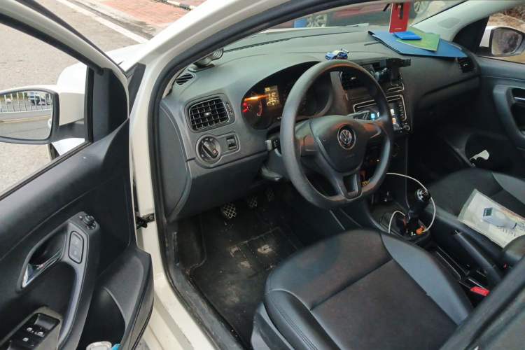 Used Volkswagen Polo 2016 1.4L Manual Fashion Model Driver Seat