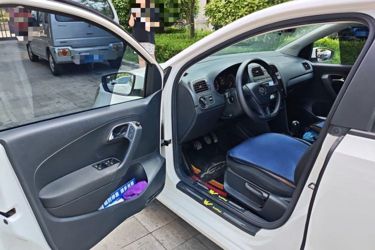Used Volkswagen Polo 2016 1.4L Manual Fashion Model Driver Seat