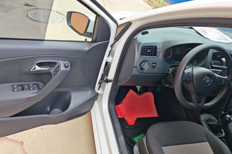 Used Volkswagen Polo 2016 1.4L Manual Fashion Model Driver Seat