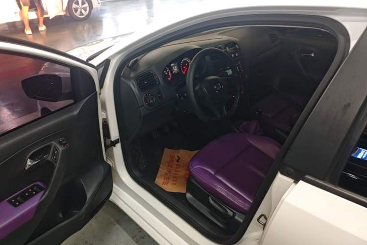 Used Volkswagen Polo 2016 1.4L Manual Fashion Model Driver Seat