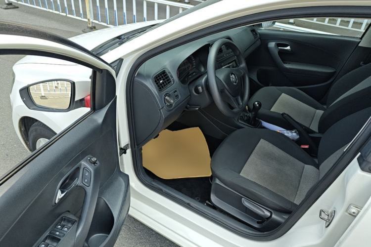Used Volkswagen Polo 2016 1.4L Manual Fashion Model Driver Seat