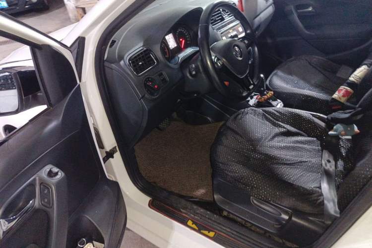 Used Volkswagen Polo 2016 1.6L Automatic Comfort Model Driver Seat