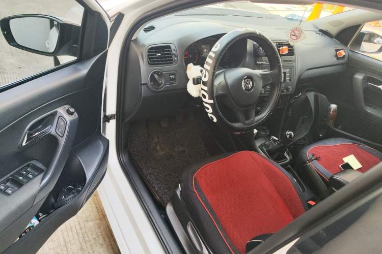 Used Volkswagen Polo 2016 1.4L Manual Fashion Model Driver Seat