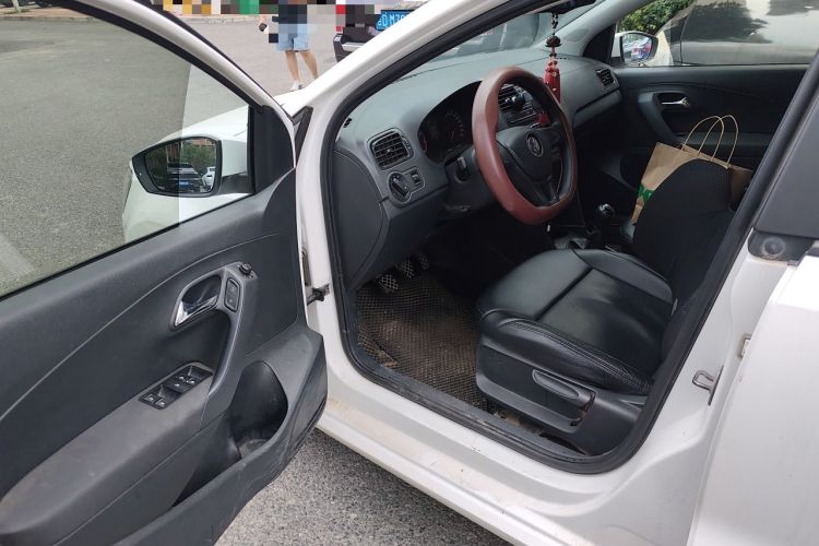 Used Volkswagen Polo 2016 1.4L Manual Fashion Model Driver Seat