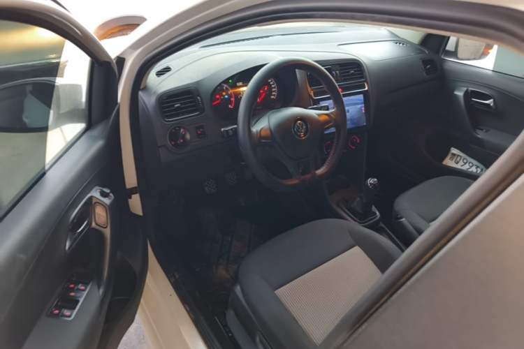 Used Volkswagen Polo 2016 1.4L Manual Fashion Model Driver Seat